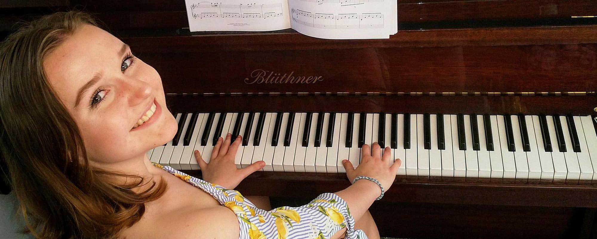 Piano and keyboard lessons in cardiff by the professional teacher Kath Thorne-Thomas