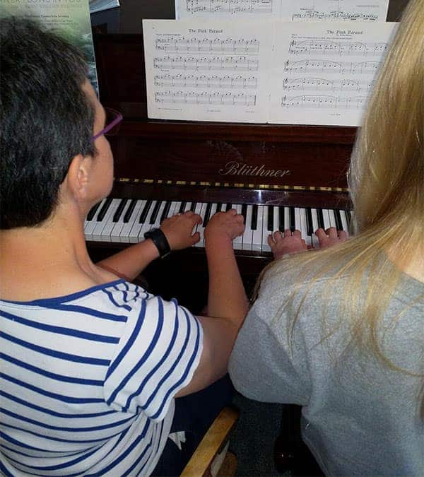 Kath Thorne-Thomas teaching a piano lesson
